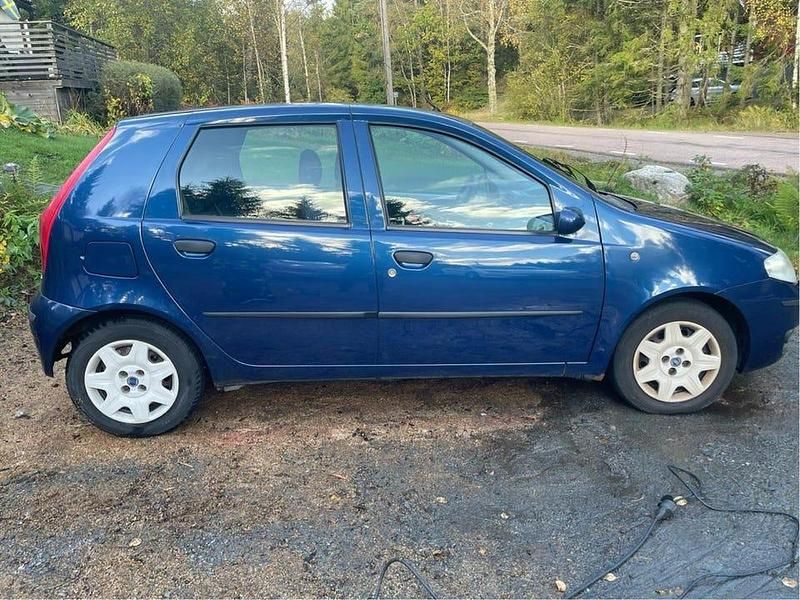 Begagnad Fiat Punto Dynamic 80 HK (58 kW) 2004 Halvkombi