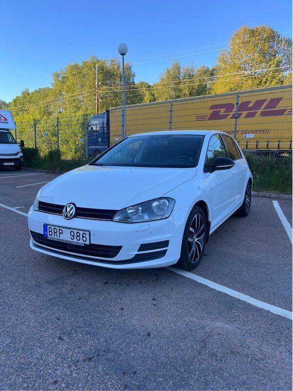 Vit Begagnad 2013 VW Golf VII Halvkombi | 98 000 kr (Lite dyr) - Bild 1/4