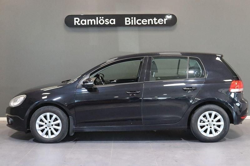 Svart Begagnad 2011 VW Golf VI Halvkombi | 39 900 kr (Bra pris) - Bild 1/4
