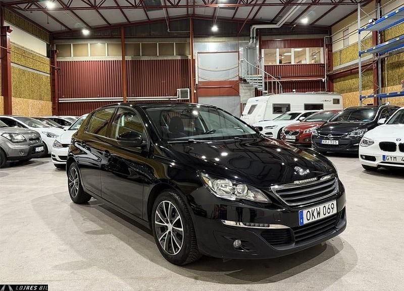 Svart Begagnad 2016 Peugeot 308 Active Halvkombi | 95 700 kr (Marknadspris) - Bild 1/4