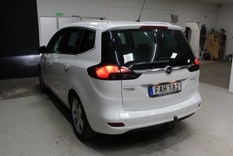 Begagnad Opel Zafira Tourer 131 HK (96 kW) 2012 Vit Minibuss