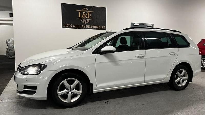 Vit Begagnad 2016 VW Golf VII S Kombi | 149 900 kr (Marknadspris) - Bild 1/4