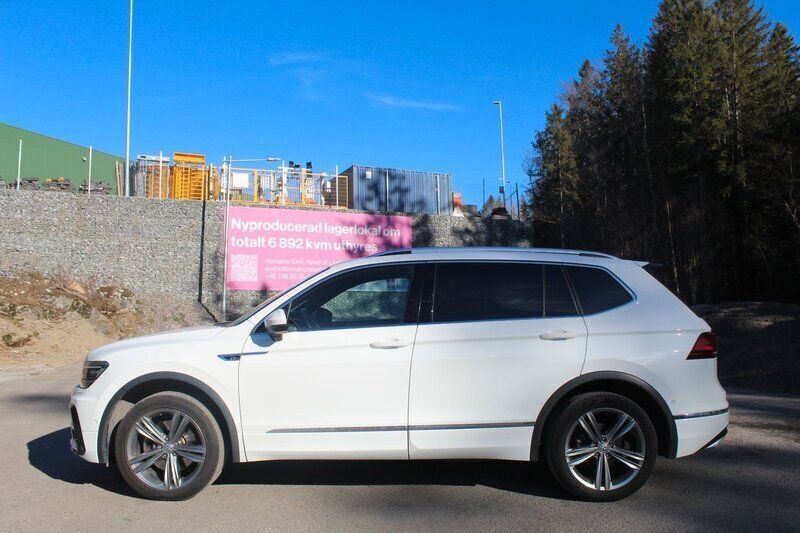 Vit Begagnad 2019 VW Tiguan Allspace GT SUV | 309 900 kr (Marknadspris) - Bild 1/4