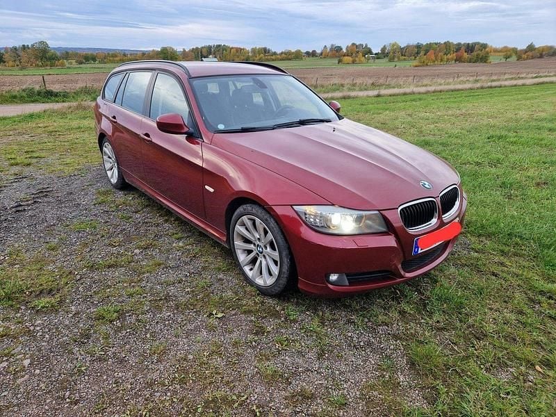 Röd Begagnad 2012 BMW 318 Kombi | 65 000 kr (Superpris) - Bild 1/4