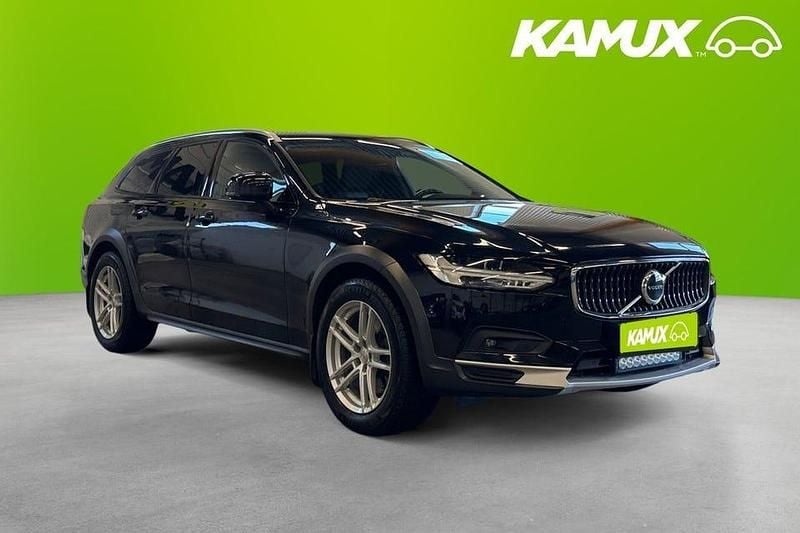 Begagnad Volvo V90 CC Momentum 197 HK (144 kW) 2021 Svart Kombi