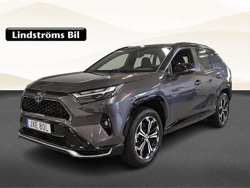 Grå Begagnad 2025 Toyota RAV4 Hybrid Style SUV | 559 000 kr (Marknadspris) - Bild 1/3