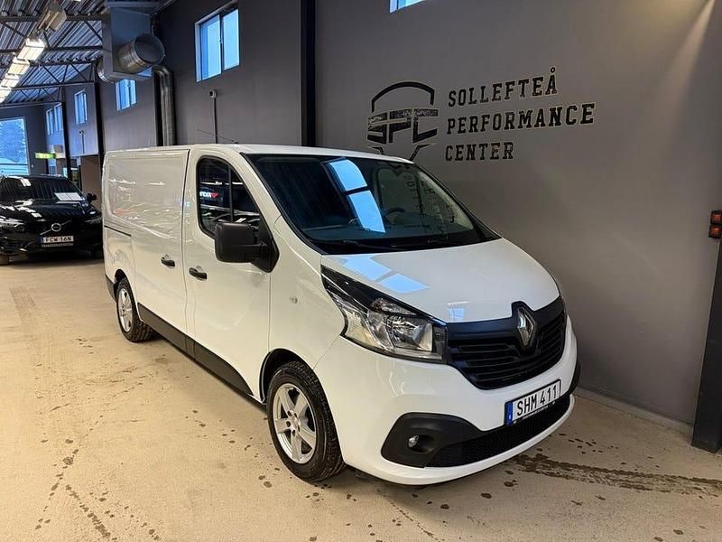 Vit Begagnad 2015 Renault Trafic Van | 114 900 kr (Marknadspris) - Bild 1/4