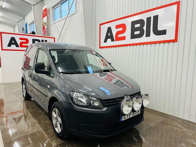 Ljusgrå (grå) Begagnad 2015 VW Caddy Minibuss | 69 900 kr (Marknadspris) - Bild 1/4