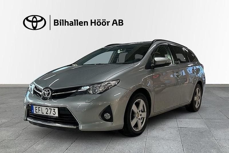 Grå Begagnad 2013 Toyota Auris Touring Sports Edition Kombi | 129 900 kr (Marknadspris) - Bild 1/4