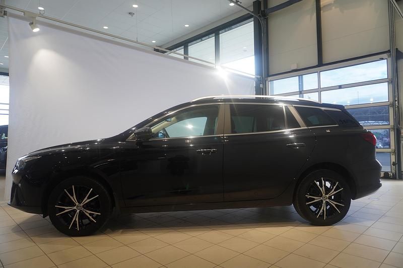 Begagnad MG MG5 EV Long Range 114 kW (156 HK) 2022 Svart Kombi