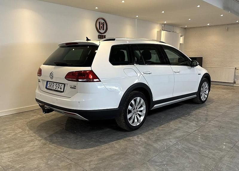 Begagnad VW Golf Alltrack 184 HK (135 kW) 2016 Vit Kombi