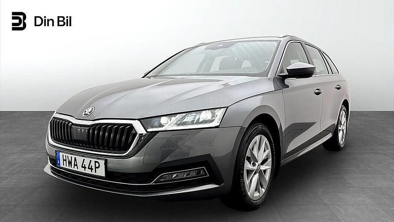 Graphite grey metallic Begagnad 2023 Skoda Octavia Style Kombi | 289 900 kr (Bra pris) - Bild 1/4