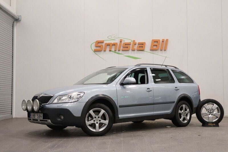 Ljusblå Begagnad 2009 Skoda Octavia Scout Kombi | 58 700 kr (Marknadspris) - Bild 1/4