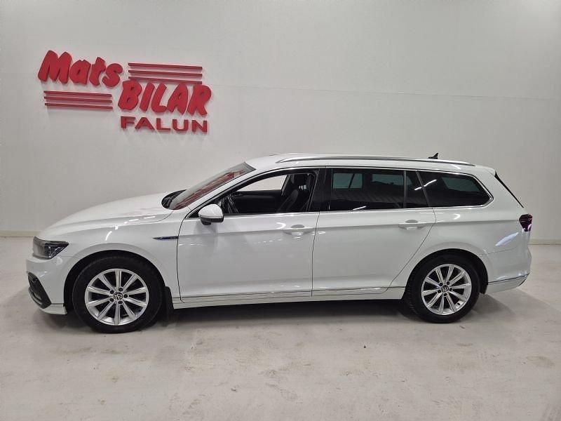 Vit Begagnad 2021 VW Passat GTE Kombi | 219 900 kr (Marknadspris) - Bild 1/4
