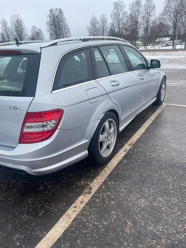 Begagnad Mercedes C220 170 HK (125 kW) 2008