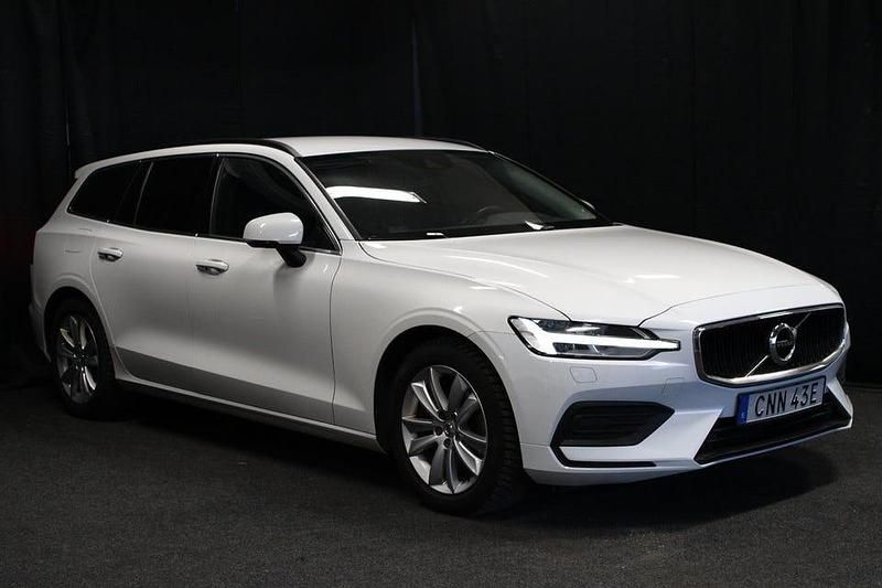 Vit Begagnad 2021 Volvo V60 Kombi | 239 900 kr (Marknadspris) - Bild 1/4