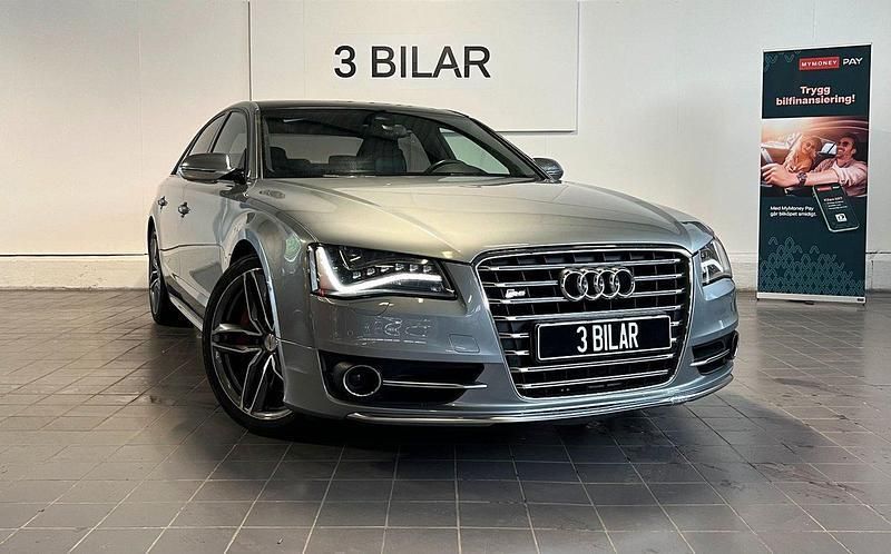 Grå Begagnad 2012 Audi S8 Design Sedan | 349 900 kr - Bild 1/4