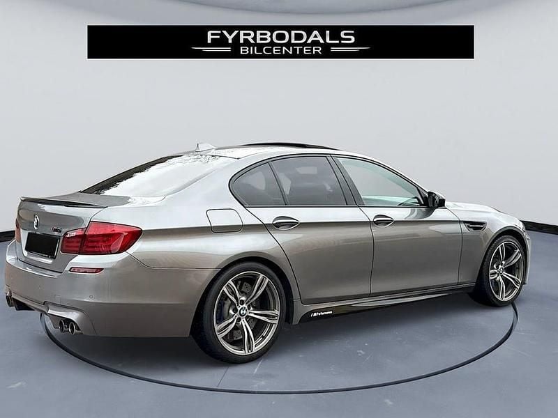 Begagnad BMW M5 M Performance 560 HK (411 kW) 2012 Grå Sedan