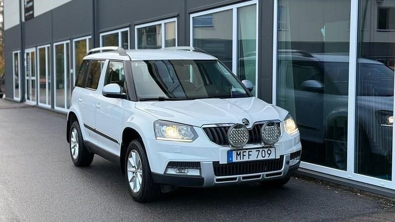 Vit Begagnad 2016 Skoda Yeti Outdoor SUV | 99 400 kr (Marknadspris) - Bild 1/4