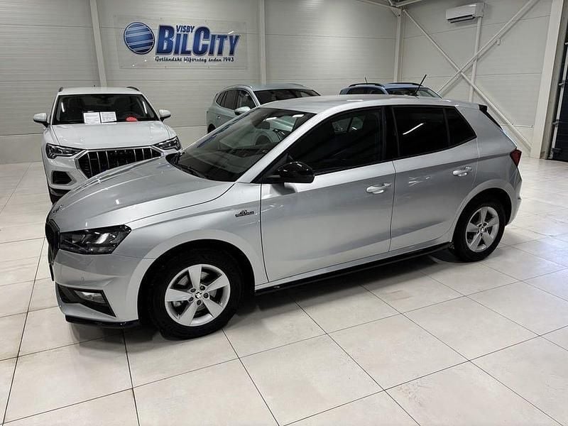 Silver Begagnad 2024 Skoda Fabia Monte Carlo Halvkombi | 224 900 kr (Marknadspris) - Bild 1/4