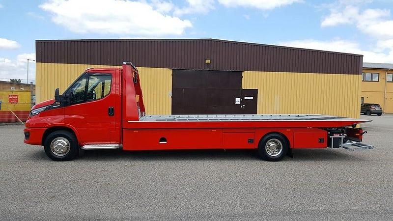 Begagnad Iveco Daily 175 HK (128 kW) 2024 Röd Pickup