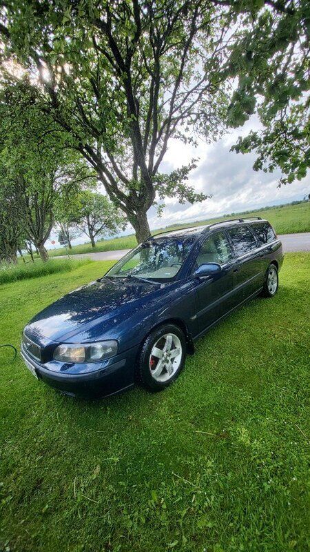 Blå Begagnad 2000 Volvo V70 Kombi | 15 000 kr (Marknadspris) - Bild 1/4