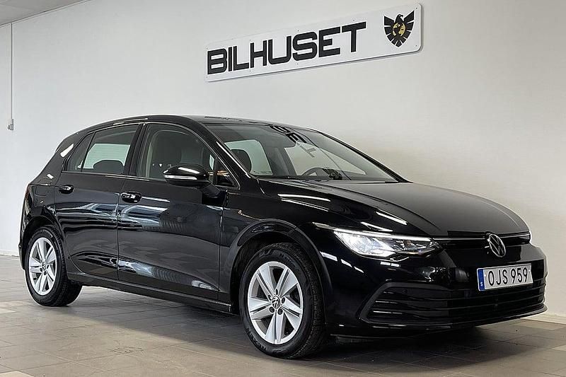 Begagnad VW Golf VIII 116 HK (85 kW) 2021 Svart Halvkombi