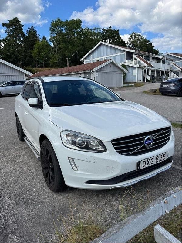 Vit Begagnad 2015 Volvo XC60 SUV | 130 000 kr (Bra pris) - Bild 1/4