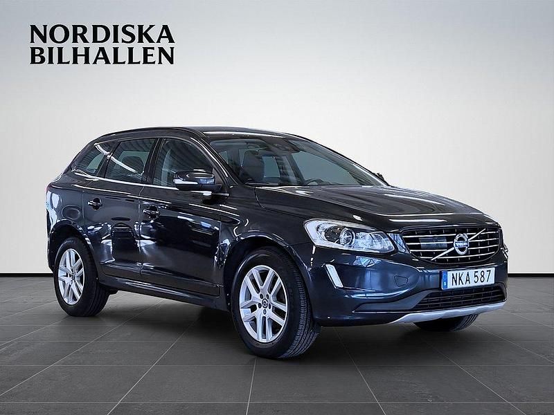Grå Begagnad 2016 Volvo XC60 Momentum SUV | 169 795 kr (Marknadspris) - Bild 1/4