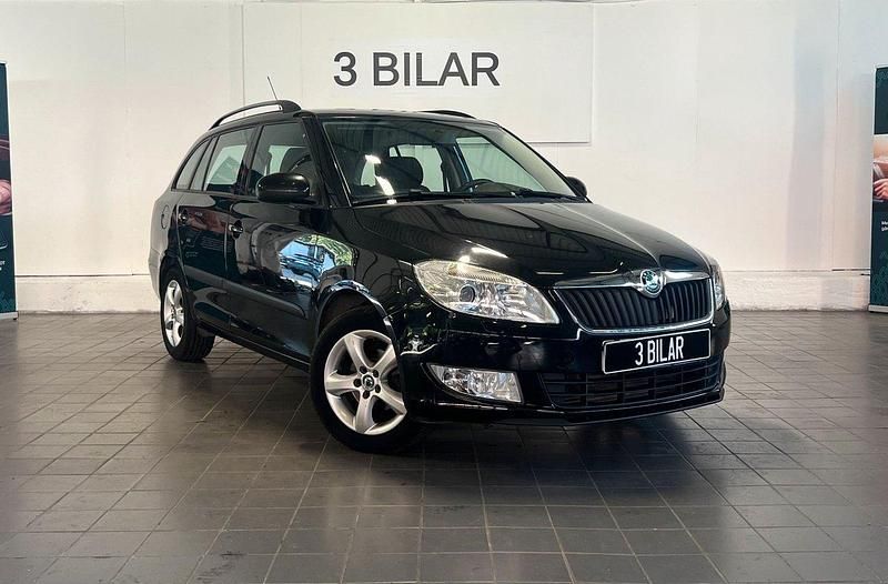 Svart Begagnad 2011 Skoda Fabia Sport Kombi | 34 990 kr (Marknadspris) - Bild 1/4
