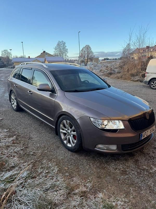 Begagnad 2010 Skoda Superb Kombi | 39 999 kr (Marknadspris) - Bild 1/4