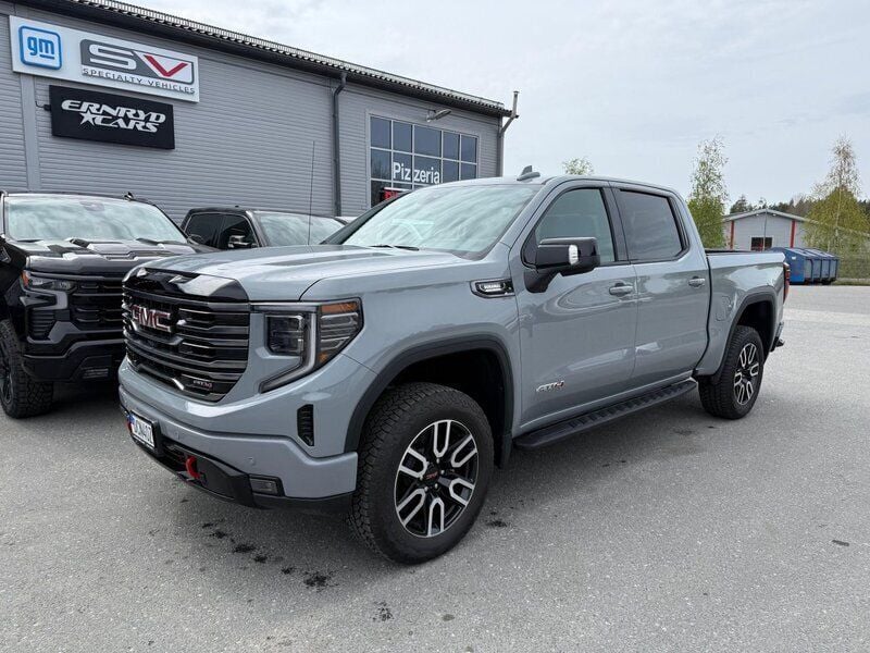 Grå (grå thunderstorm metallic) Ny 2025 Chevrolet Silverado Van | 1 218 750 kr (Dyr) - Bild 1/4