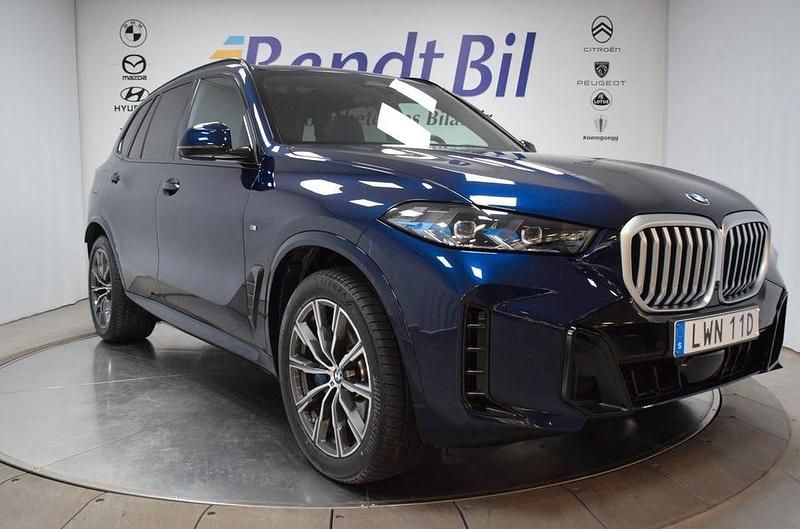 Blå Begagnad 2024 BMW X5 M Sport SUV | 929 500 kr - Bild 1/4