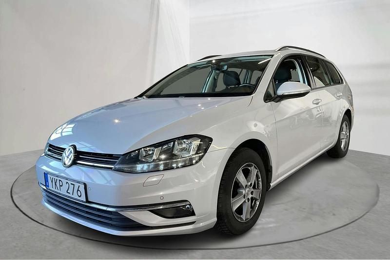 Silver Begagnad 2017 VW Golf VII | 117 900 kr (Marknadspris) - Bild 1/4