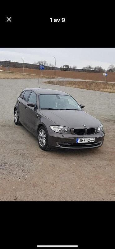 Brun Begagnad 2009 BMW 120 Advantage Halvkombi | 52 000 kr (Marknadspris) - Bild 1/1