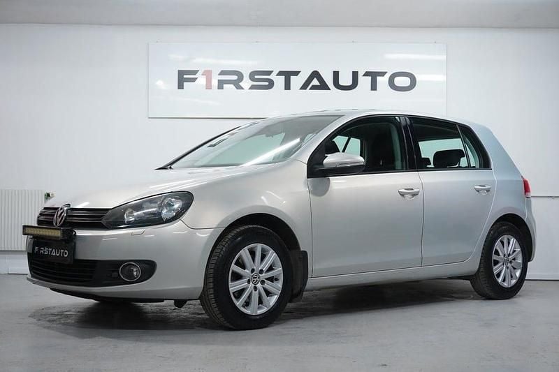 Begagnad VW Golf VI S 102 HK (75 kW) 2010 Ljusbrun Halvkombi