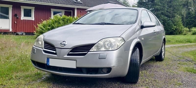Silver Begagnad 2004 Nissan Primera Halvkombi | 27 900 kr (Lite dyr) - Bild 1/4