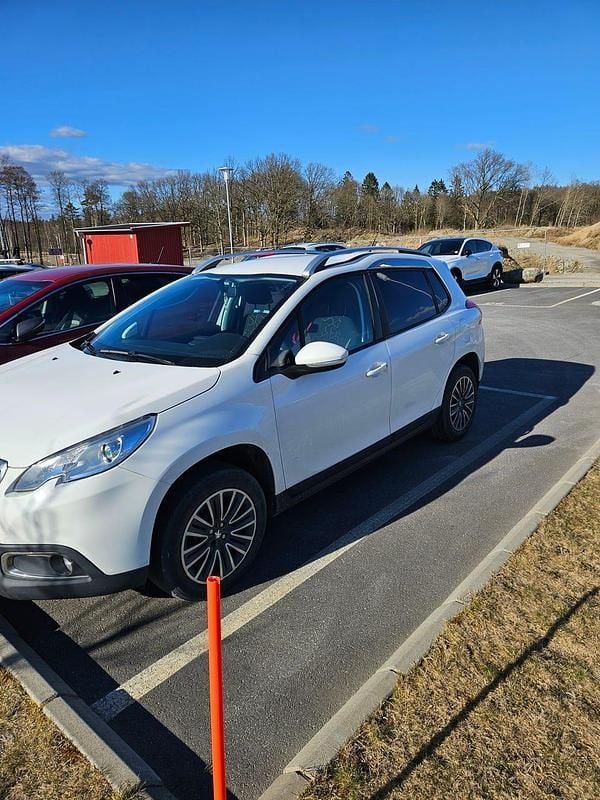 Vit Begagnad 2015 Peugeot 2008 SUV | 67 000 kr (Marknadspris) - Bild 1/4