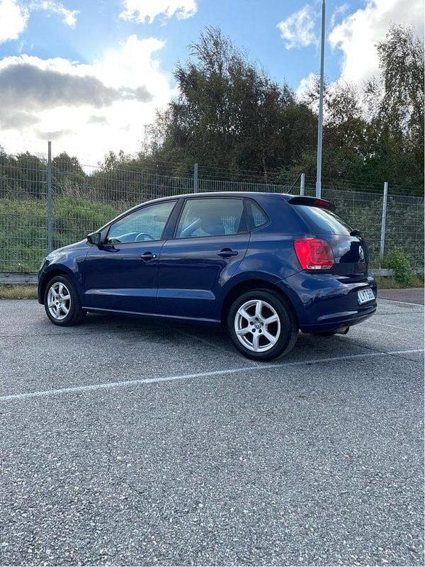Blå Begagnad 2012 VW Polo Halvkombi | 45 000 kr (Bra pris) - Bild 1/4