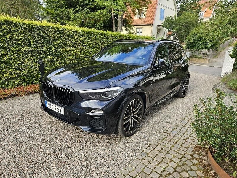 Svart Begagnad 2021 BMW X5 M Sport SUV | 590 000 kr (Superpris) - Bild 1/4