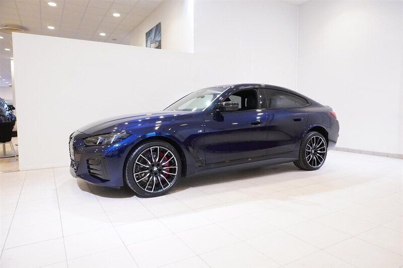 Begagnad BMW i4 Efficient Dynamics 442 kW (601 HK) 2024 Blå Sedan