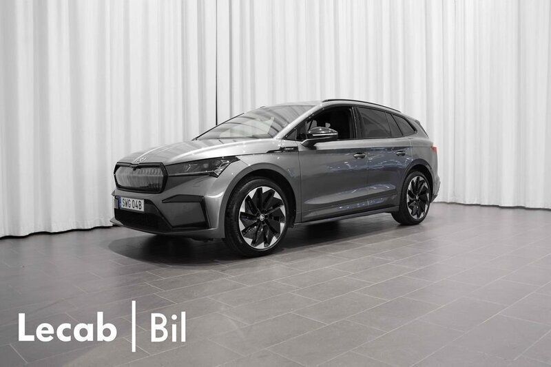 Grå (graphite grey metallic) Begagnad 2023 Skoda Enyaq iV SportLine SUV | 469 500 kr (Marknadspris) - Bild 1/4