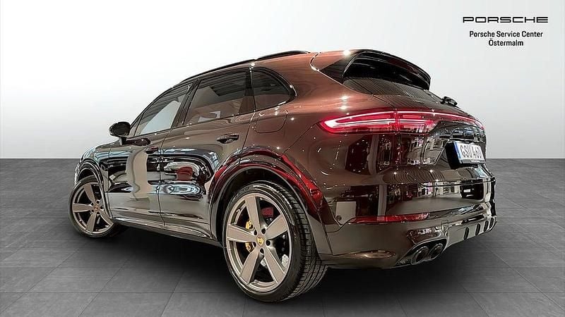 Begagnad Porsche Cayenne Turbo S 549 HK (403 kW) 2022 Brun SUV