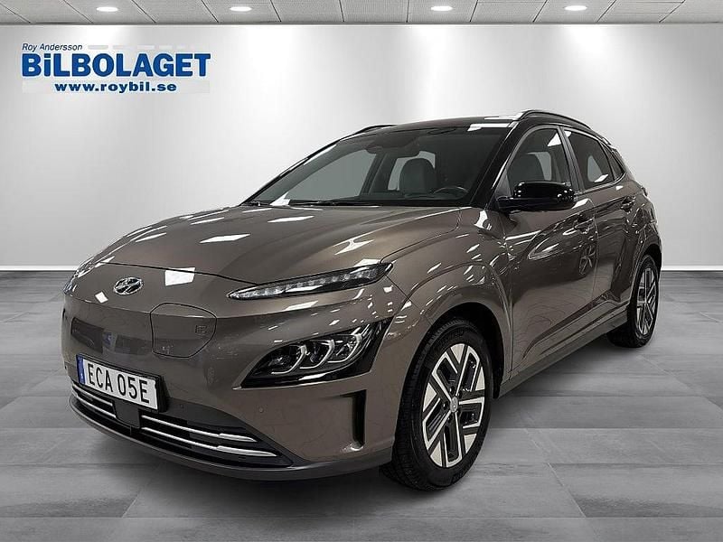 Brun Begagnad 2022 Hyundai Kona Advanced SUV | 239 900 kr (Bra pris) - Bild 1/4
