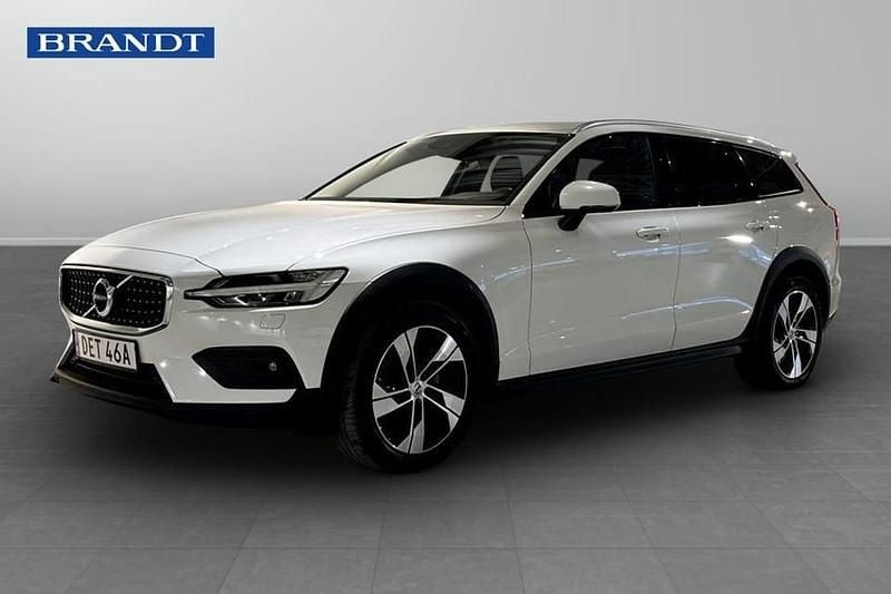 Vit Begagnad 2021 Volvo V60 CC SE Kombi | 259 900 kr (Bra pris) - Bild 1/4