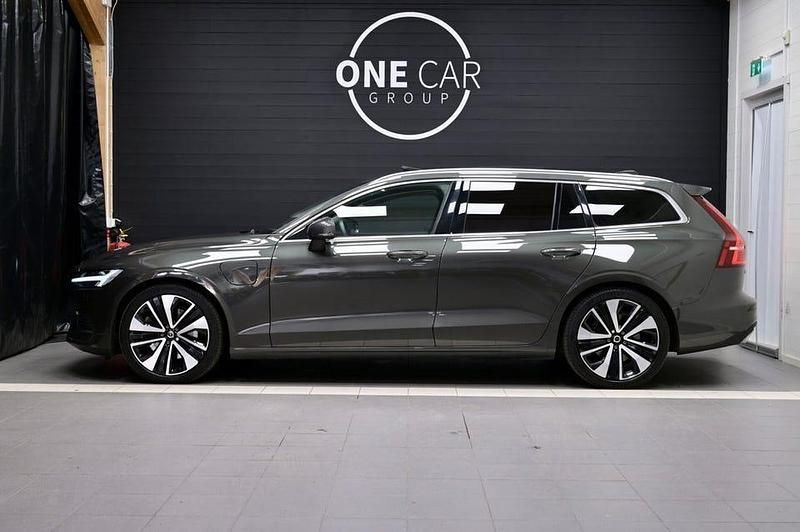 Begagnad Volvo V60 Inscription 340 HK (250 kW) 2022 Grå Kombi