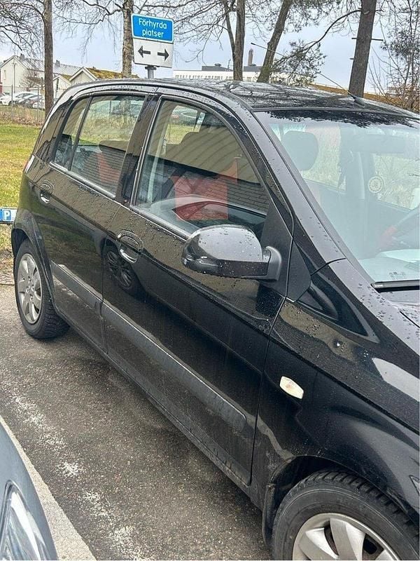 Svart Begagnad 2006 Hyundai Getz Halvkombi | 14 000 kr (Bra pris) - Bild 1/4
