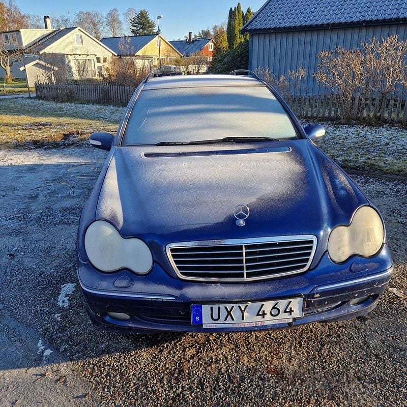 Blå Begagnad 2004 Mercedes C180 Avantgarde Kombi | 16 000 kr (Superpris) - Bild 1/4