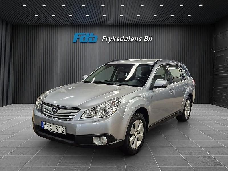 Silver Begagnad 2011 Subaru Outback Kombi | 79 900 kr (Marknadspris) - Bild 1/4