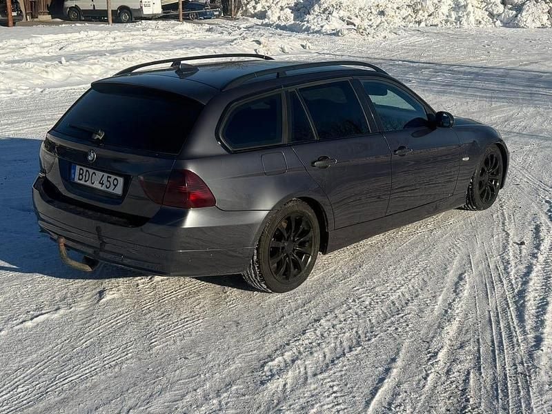 Begagnad BMW 330 231 HK (169 kW) 2006 Kombi